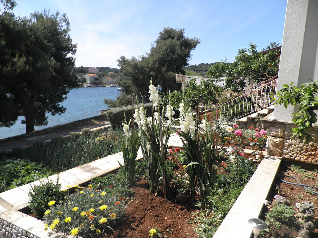 Apartments Holiday Lumbarda Exterior foto